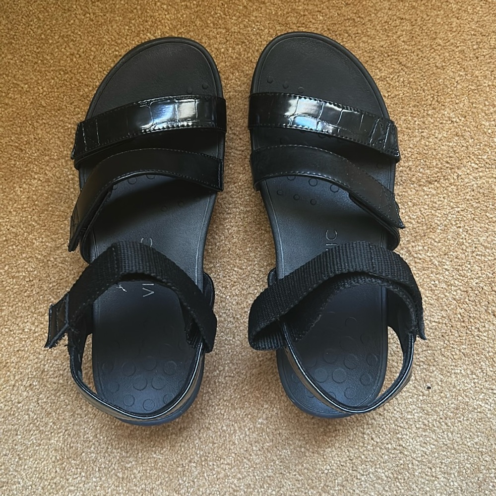 Vionic Black Sandal Size 8